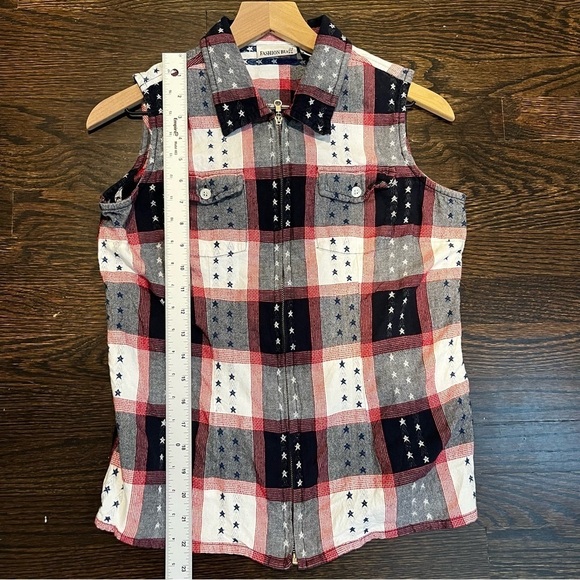 Women’s | Fashion Bug American Themed Full-Zip Sleeveless Blouse | Small - Picture 7 of 7